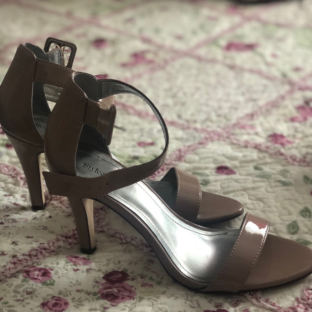 Style & Co Nude Pumps— GREAT condition!